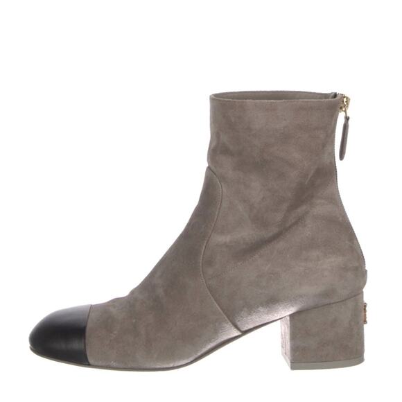 Chanel 2024 Cap Toe Interlocking CC Logo Suede Boots - Picture 2 of 15